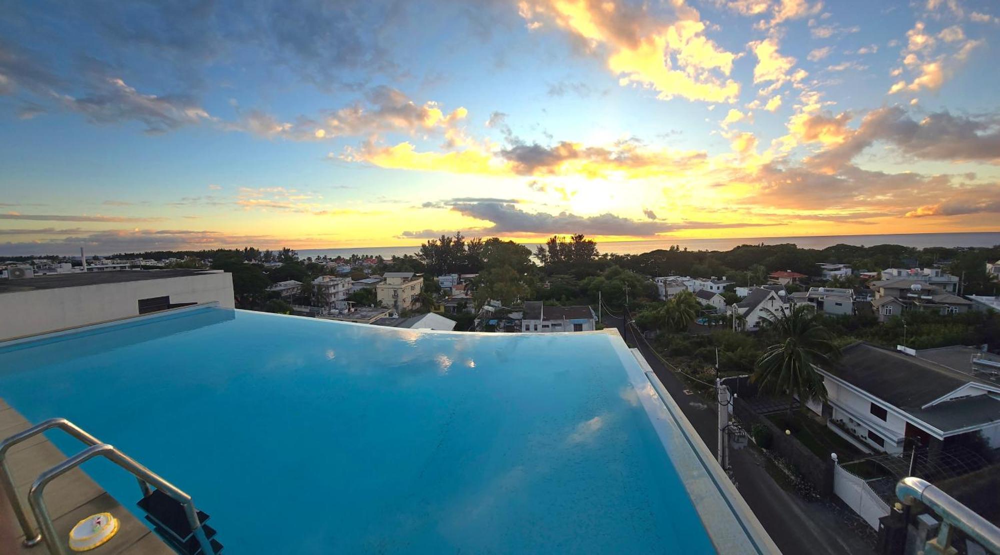 Luxury Penthouse With Infinity Pool & Stunning Sea View Apartman Flic-en-Flacq Kültér fotó
