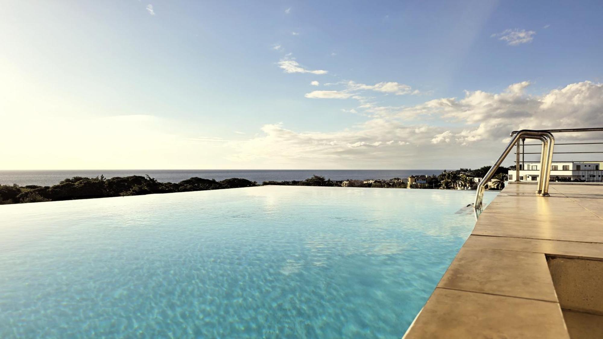 Luxury Penthouse With Infinity Pool & Stunning Sea View Apartman Flic-en-Flacq Kültér fotó